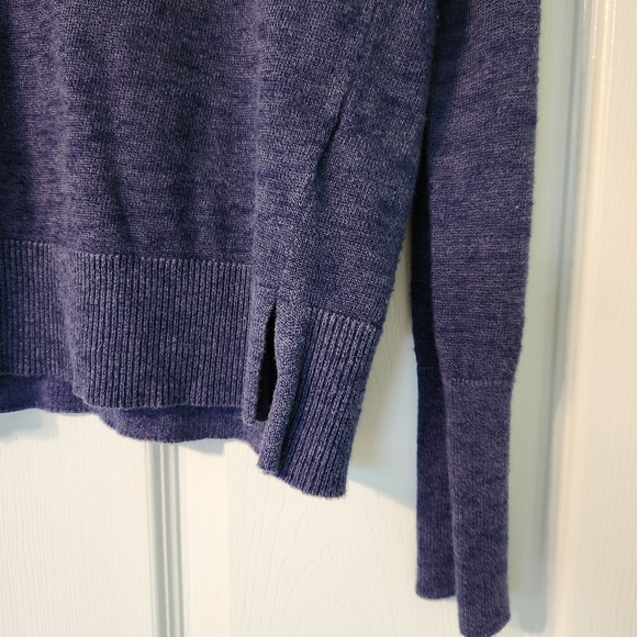 EUC RW&CO. Navy Blue Long Sleeve Lightweight V-neck Sweater - Picture 2 of 2